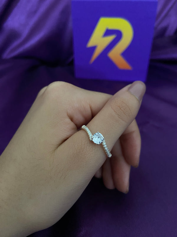 Anel Solitário Brilho Eterno – Prata 925