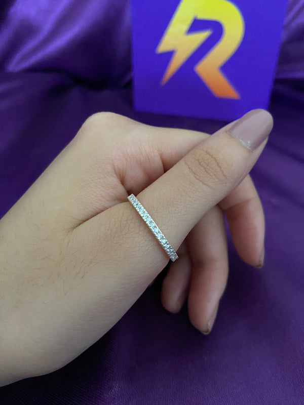 Anel Meia Aliança em Prata 925 Cravejado com Zircônias Brancas