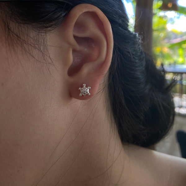 Brinco Tartaruga em Prata 925 com Zircônia